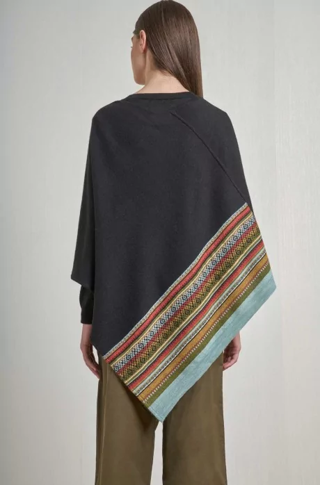 Alpaca poncho VILCANOTA made of 100% baby alpaca