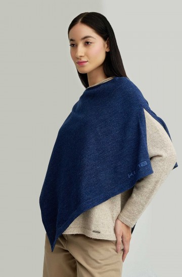 Alpaca poncho YURA made of Baby Alpaca & Silk